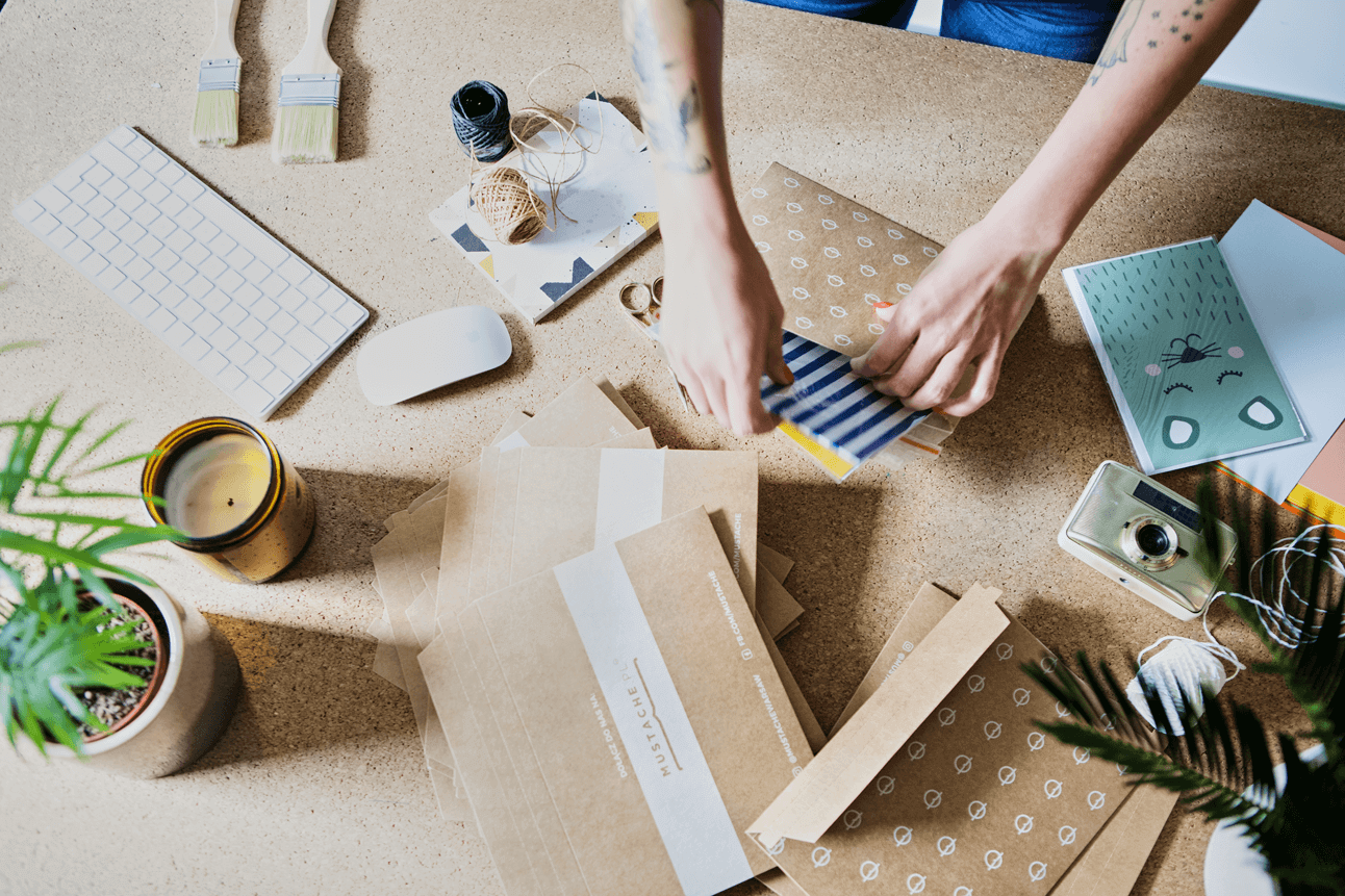 Schönes Verpackungsdesign beim Maxibrief