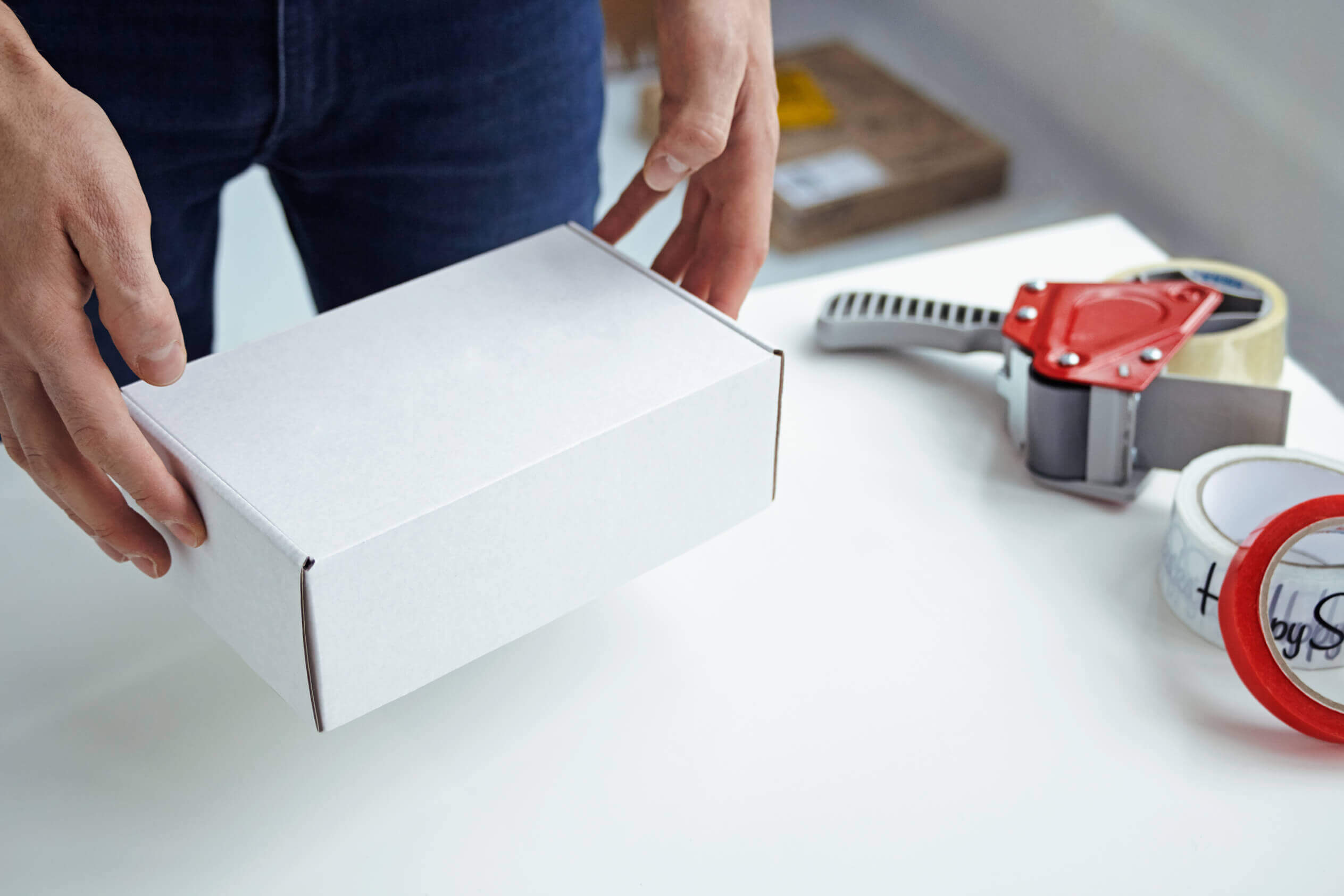 białe pudełko fasonowe