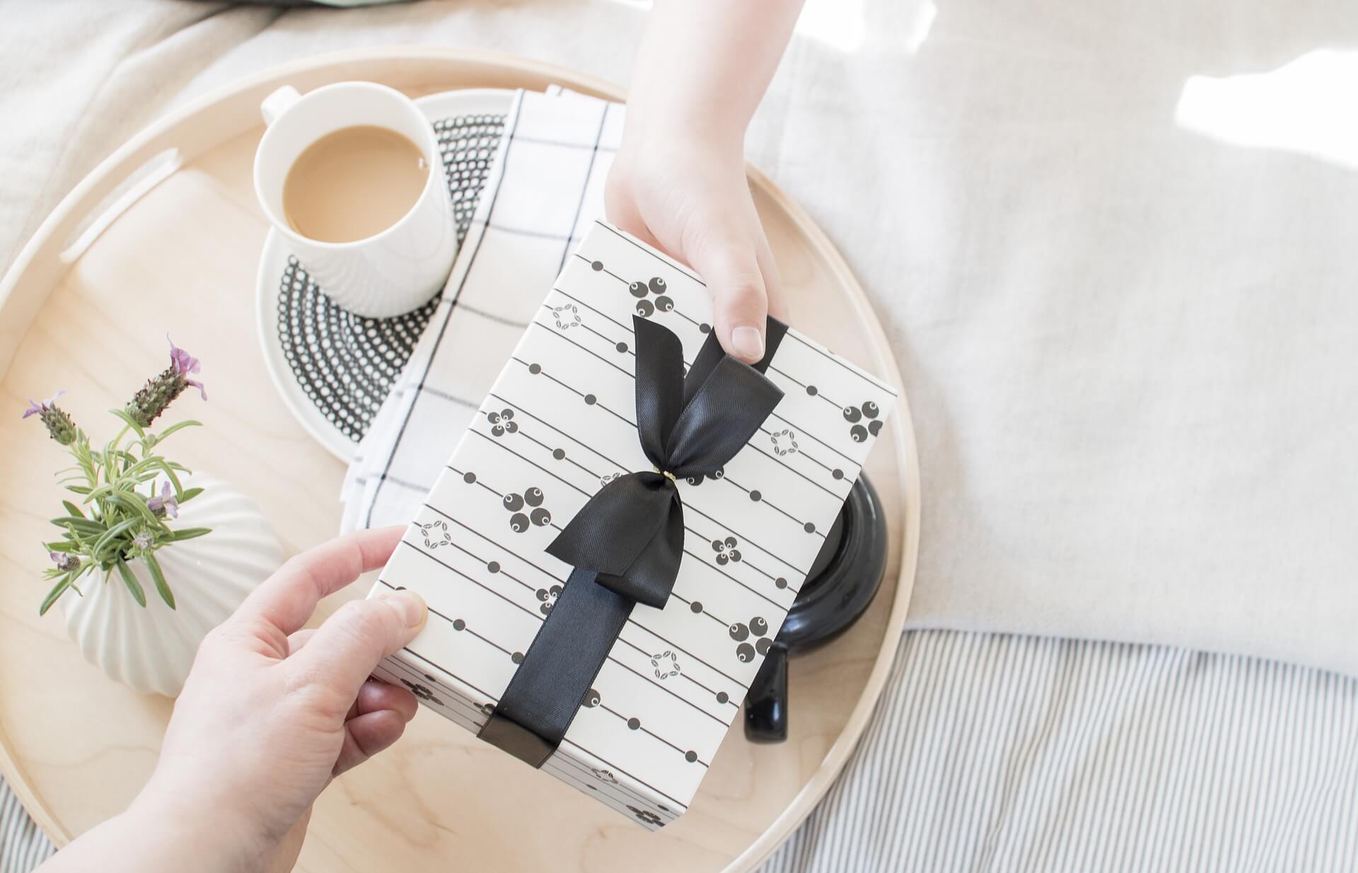 gift packaging packhelp