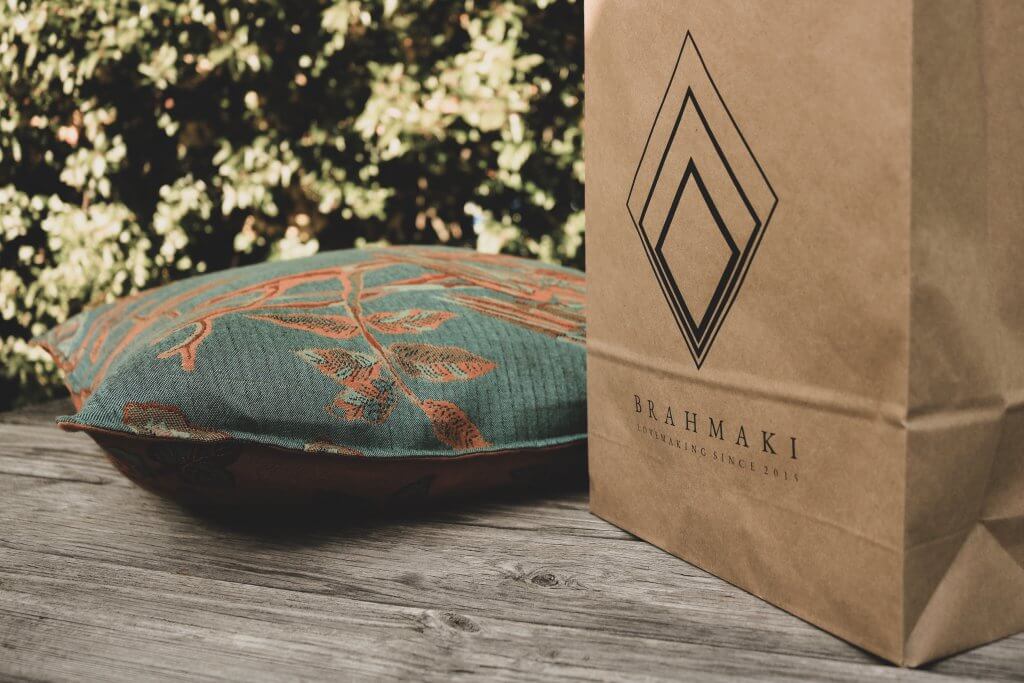 kraft paper bags for e-commerce designed by brahmaki