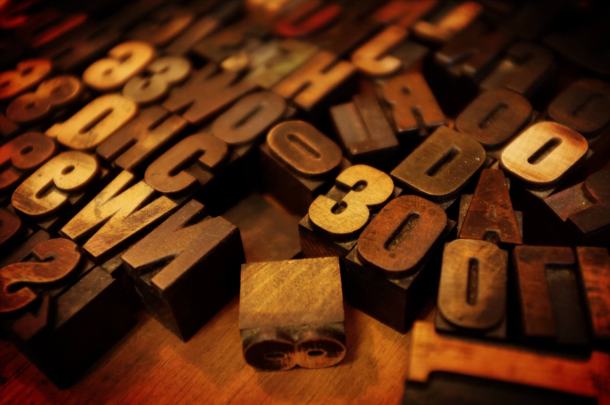 Lettres en relief pour imprimer en typographie