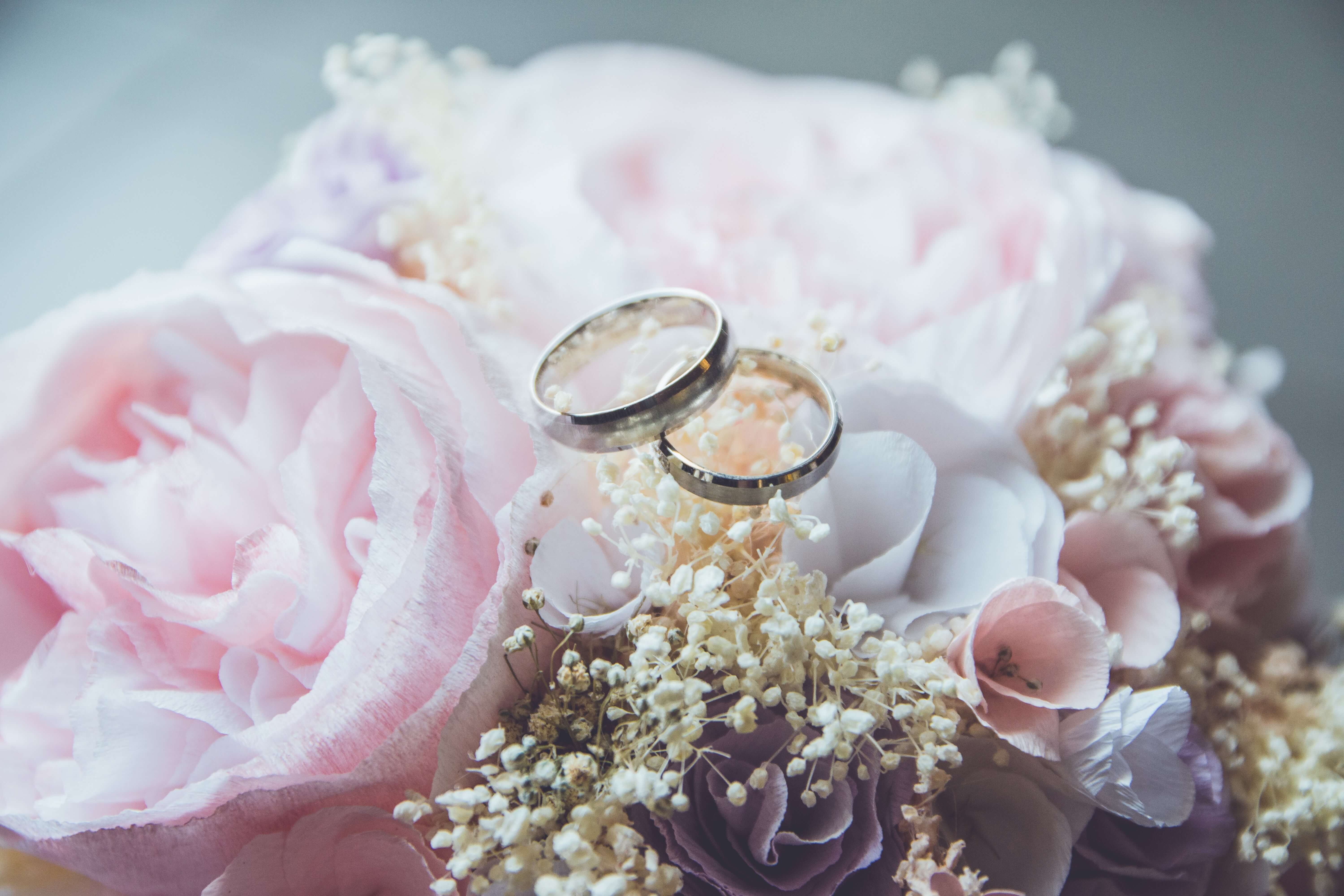 design your custom wedding favour boxes