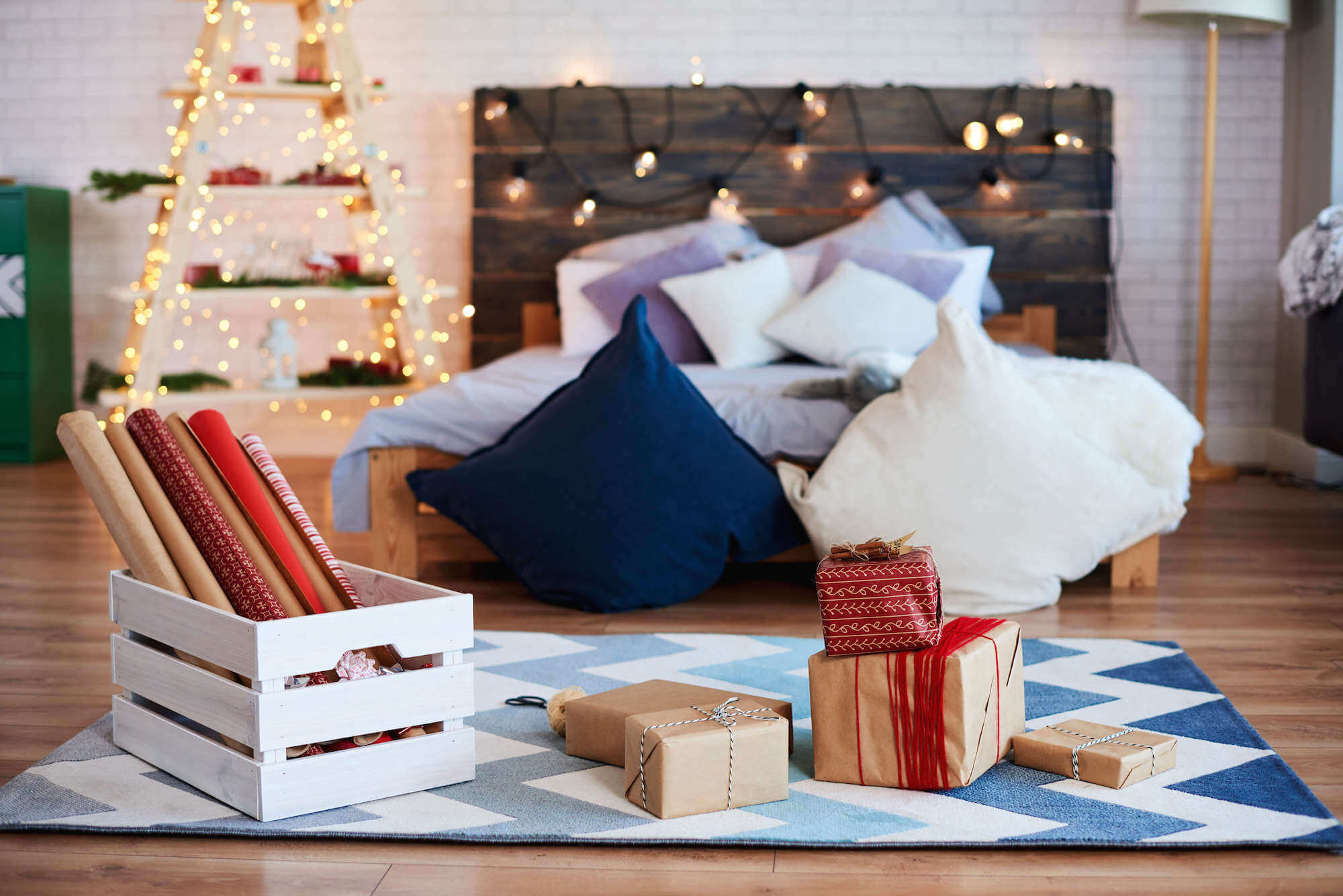 Décoration, papier cadeau et cadeaux de Noël