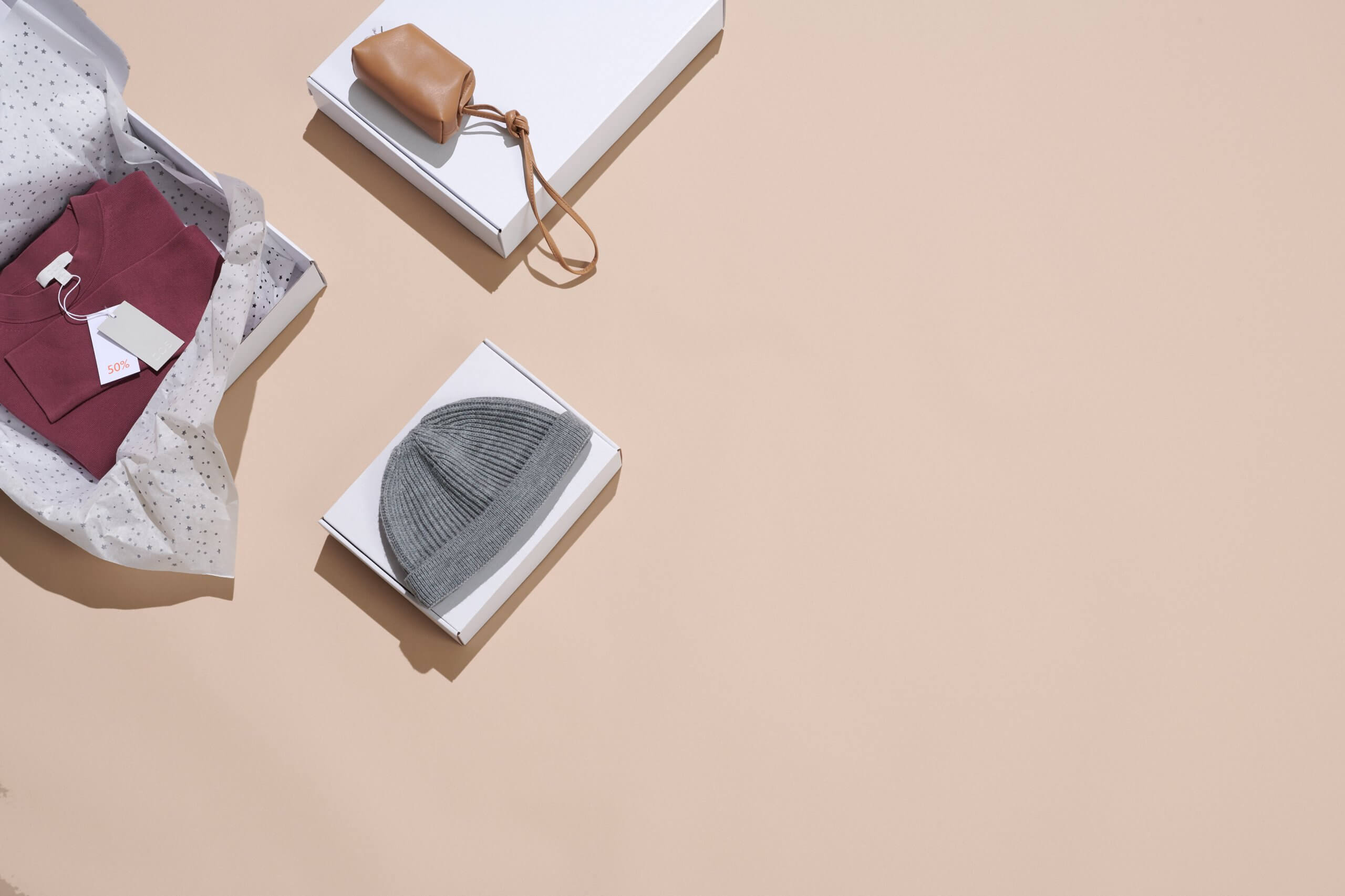 Cajas de cartón blancas para envíos de ropa