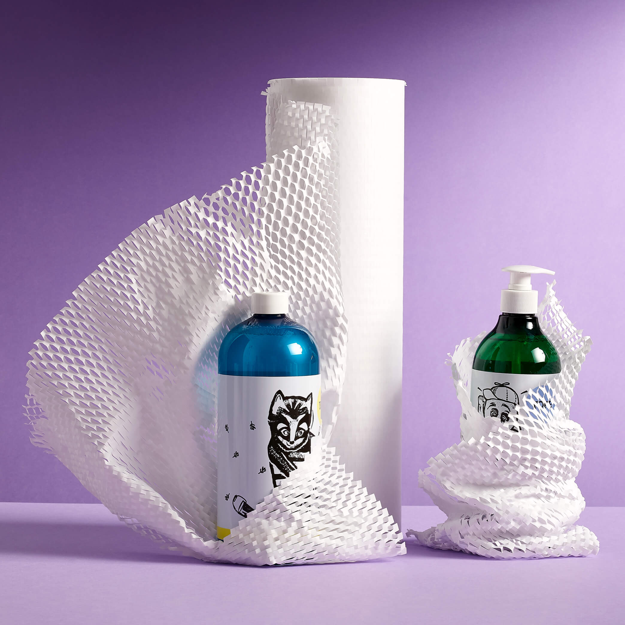 Papier de calage en nid d'abeille et bouteilles en PET avec pompe
