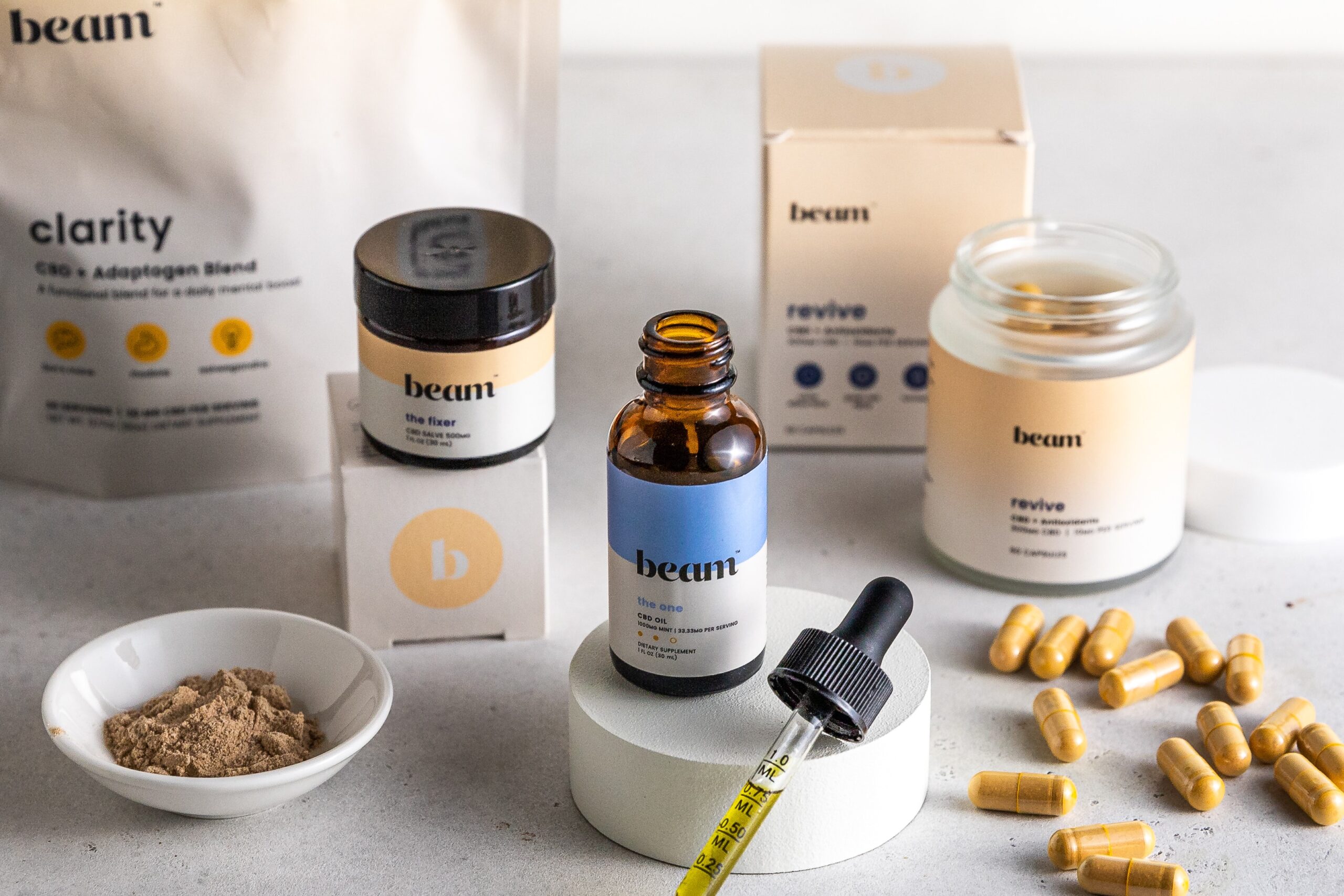 integratori in polvere, in copresse e a gocce in diversi tipi di packaging e contenitori
